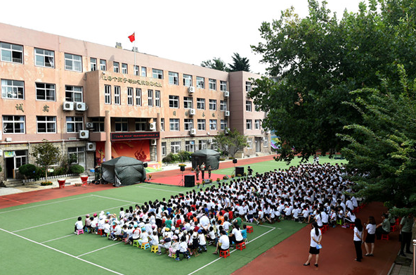 督促家长规范接送行为加强对孩子的日常安全教育凝集家校合力